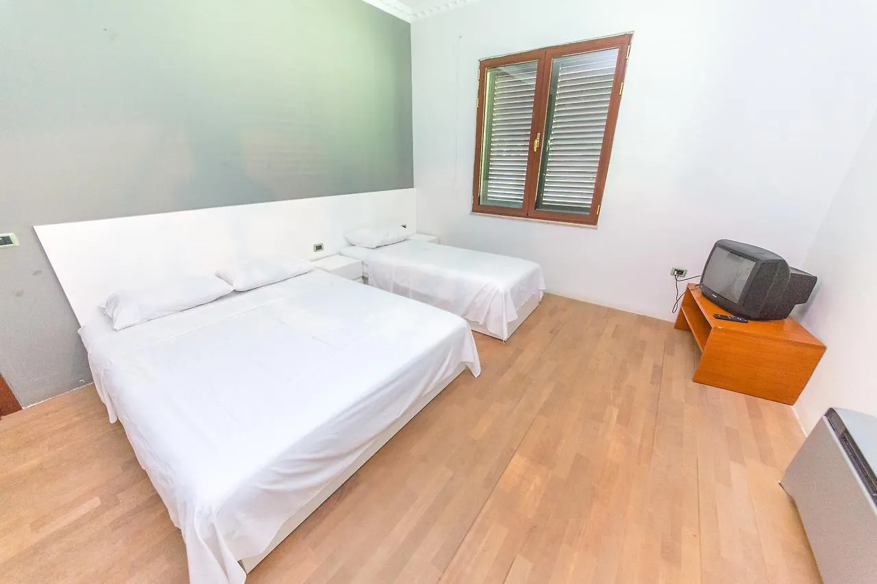 Kolaveri Resort Golem  Golem (Tirana)