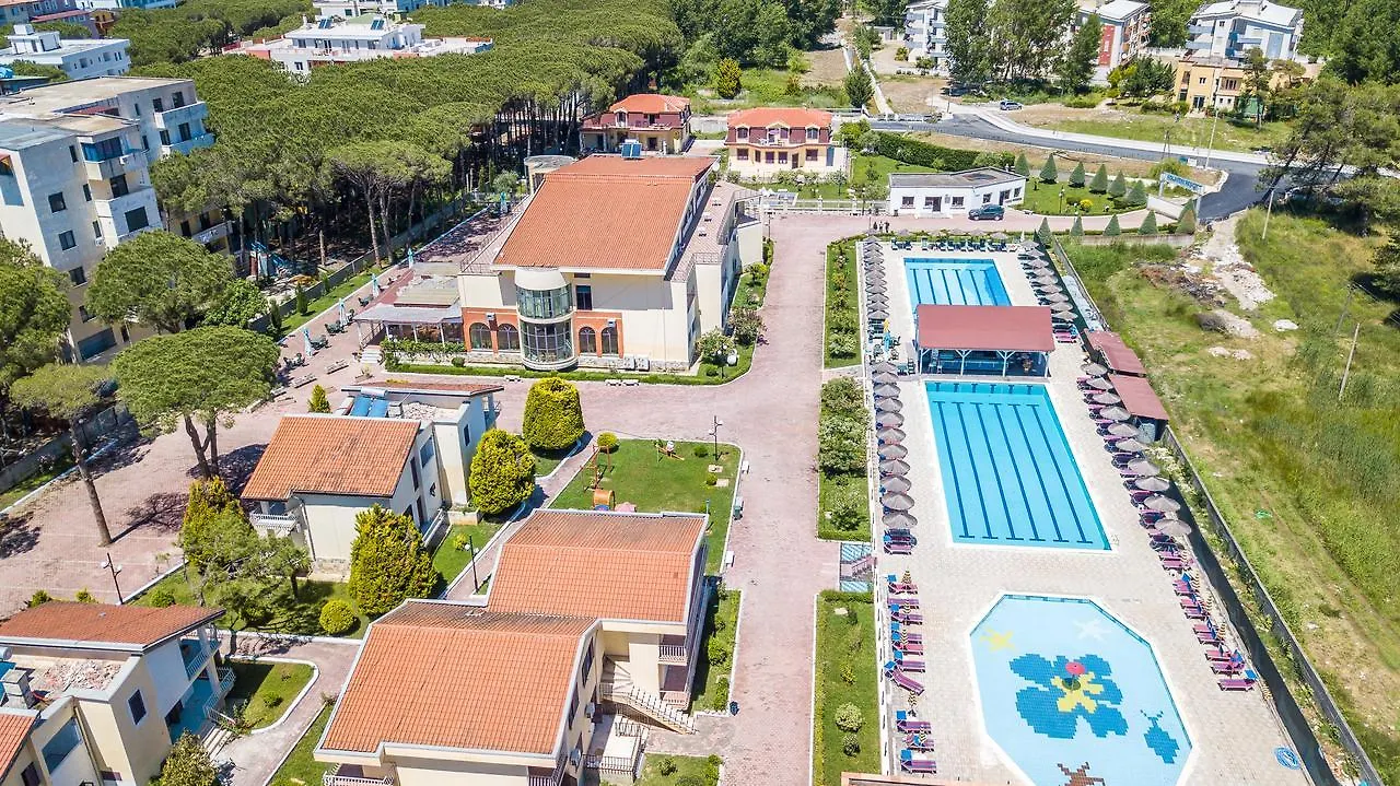 Kolaveri Resort Голем