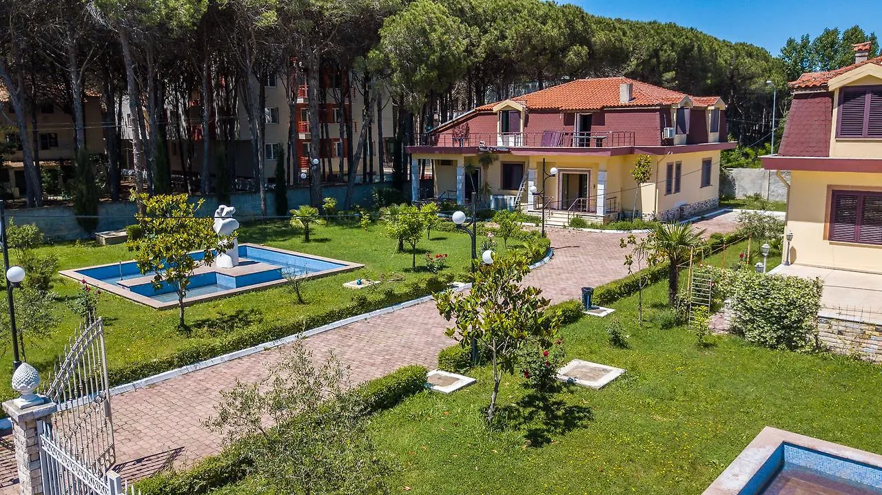 Kolaveri Resort Голем