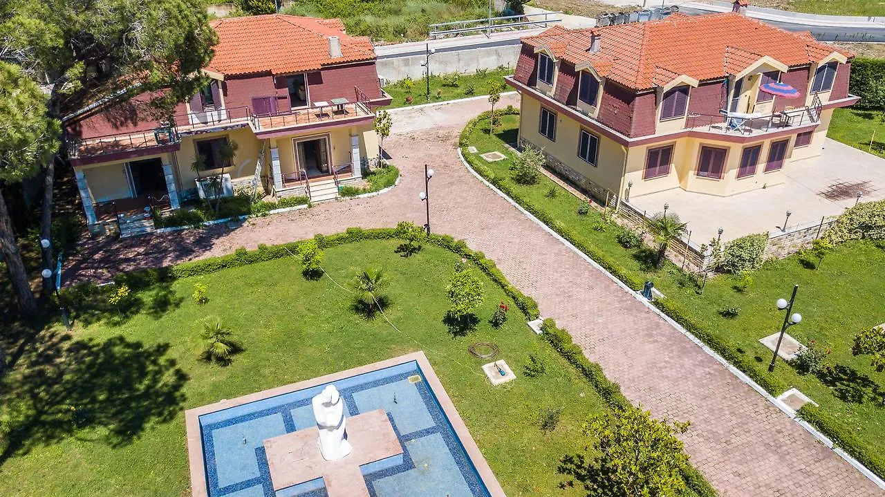 Kolaveri Resort Голем