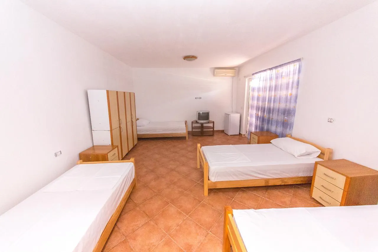 Kolaveri Resort Голем
