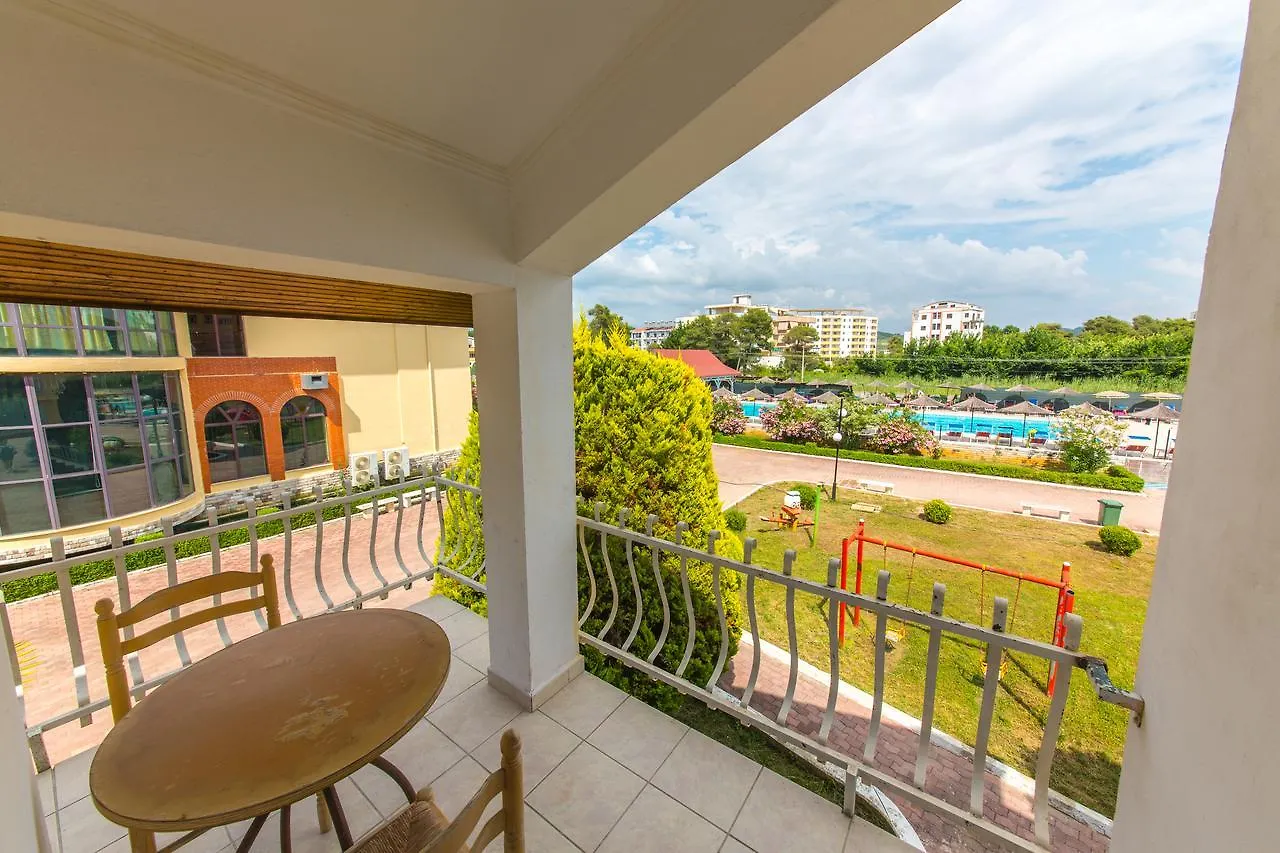 Kolaveri Resort Голем Албания