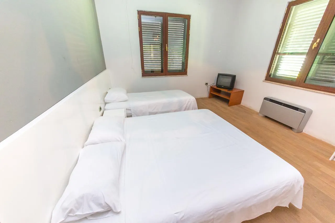 Kolaveri Resort Голем